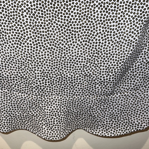 Women’s LOFT Plus Lightweight Floral Shell Cap Sleeves Shirt size 24 - Picture 4 of 8